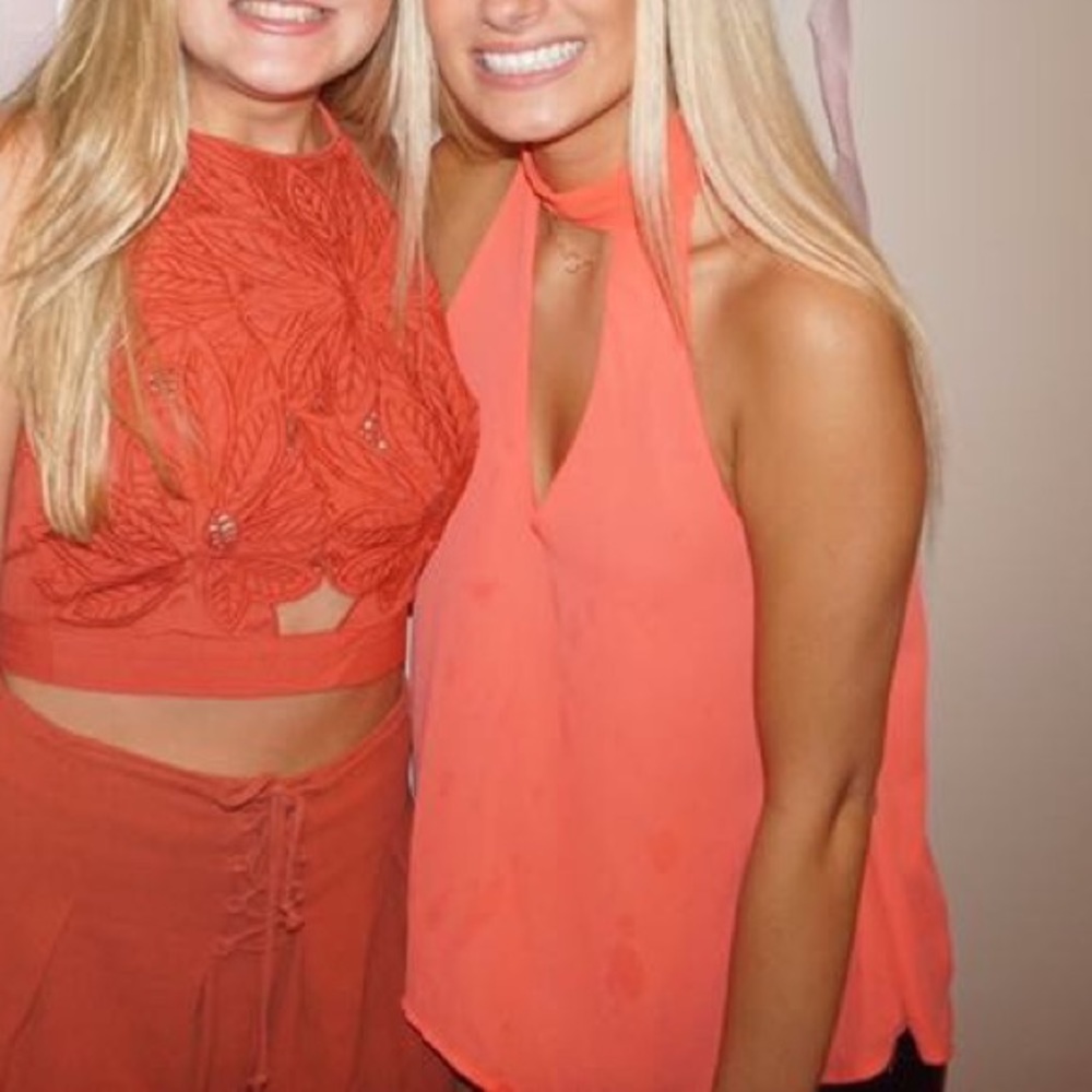 Keyhole top in coral princess polly🌺💫
